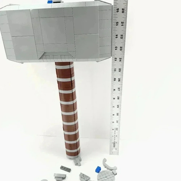 LEGO Super Heroes Thor's Hammer (76209) - Picture 7 of 7
